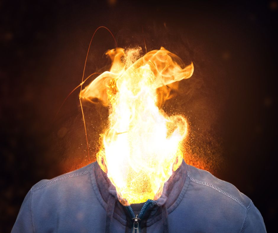 Montaje de trabajador con burn out, simbolizando acoso en tu trabajo y no lo sabes.
